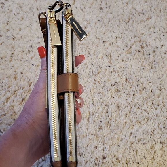 Michael Kors wristlet/wallet - Picture 3 of 5